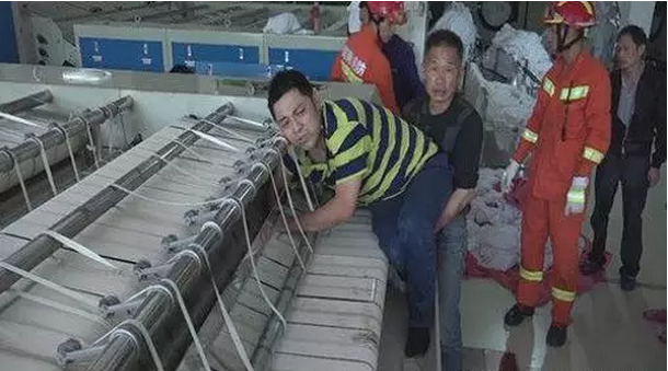 洗滌工廠安全生產(chǎn),始終繃緊這根弦! 洗滌工廠安全生產(chǎn),始終繃緊這根弦!